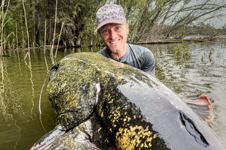 Jakub Vágner dopravil na For Fishing delšího sumce, než je světový rekord